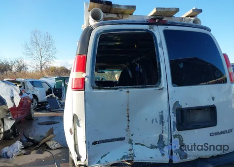 2003 Chevrolet Express из США, поврежденный, VIN 1GCGG29V131236935